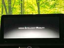 【メーカー純正ナビ】インテリアに溶け込むスタイリッシュな「専用設計」メーカーナビを装備♪視認性や操作性など基本性能にも優れ、より上質なカーライフをお楽しみいただけます。