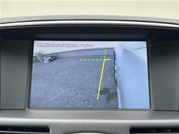 【サイドモニター】側方のカメラの映像がモニターに映し出すことができます！サイドの見えない死角や、障害物との距離感をしっかり確認することができます！駐車が苦手な方におすすめです。