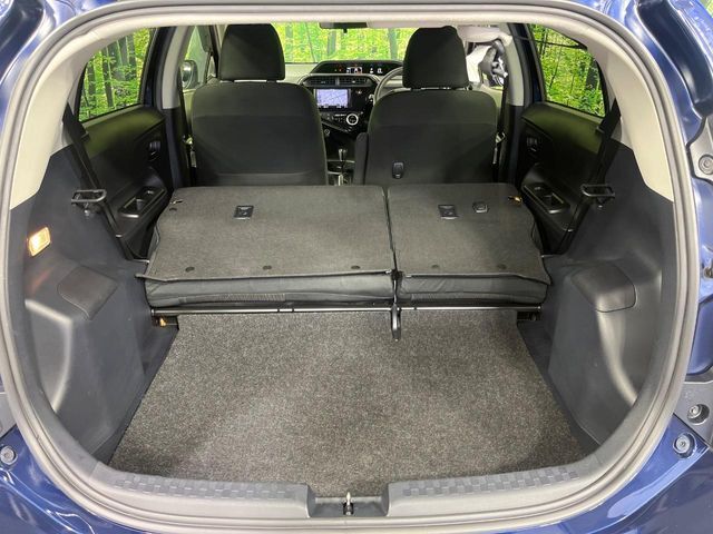 後席を格納すると、これだけの広さが！シーンに合わせたシートアレンジで、大きな荷物も積むことが出来ます♪