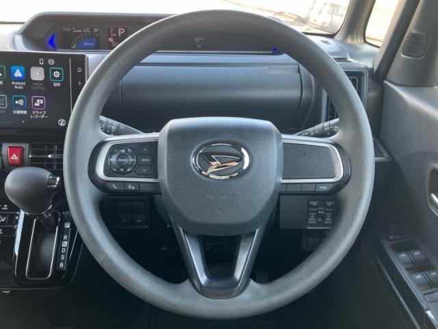 WECARSの展示場では実際に見て、触ってお車をお選びいただけます！知識の豊富な営業スタッフが様々なカーライフをご提案いたします！