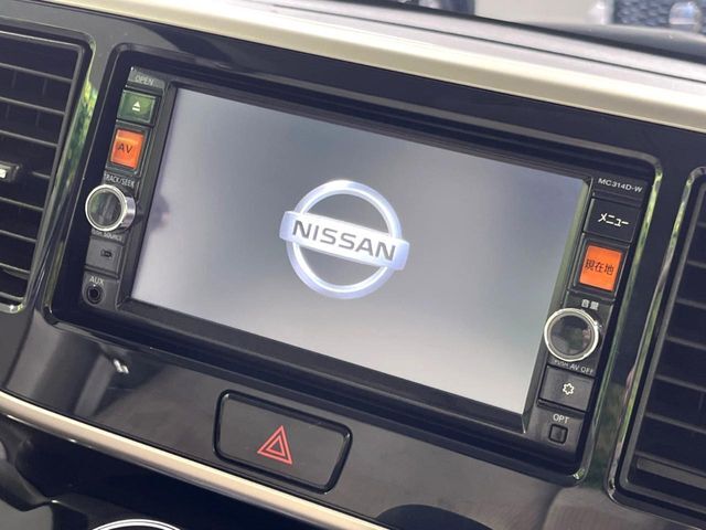【純正ナビ】人気の純正ナビを装備。オーディオ機能も充実しており、Bluetooth接続すればお持ちのスマホやMP3プレイヤーの音楽を再生可能！毎日の運転がさらに楽しくなります！！