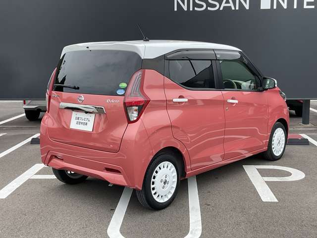 納車前に入念な点検整備をさせていただきます。もちろん全車走行距離無制限のワイド保証付きですので安心してお乗りいただけます。