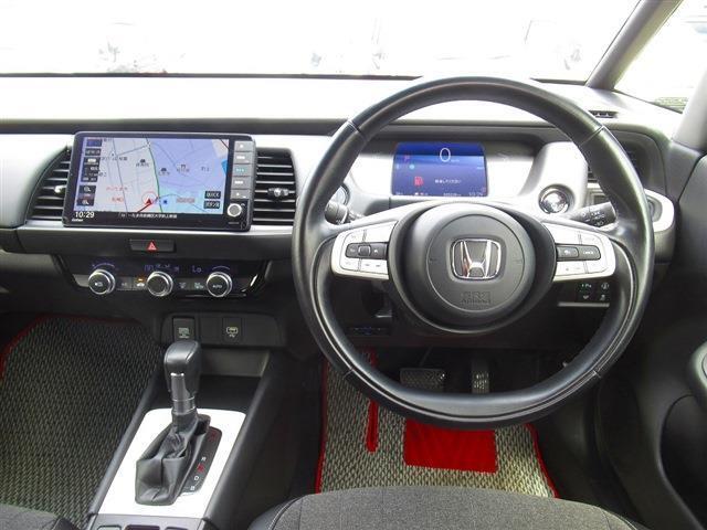 ホンダセンシング・純正9インチナビ・バックカメラ・フルセグTV・CD/DVD再生・Bluetooth・ACC・LKA・コーナーセンサー・LEDヘッドライト・オートHIビーム・ハーフレザーシート