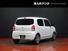 中古車専門再生工場にて熟練専任スタッフが丁寧に清掃、仕上げを実施しております。また、お客様に安心してご検討いただける様、公取協が定める基準に基づき車両検査を実施し、車両状態評価証を発行しております。