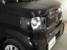 【LEDヘッドライト】大光量で夜道や雨の日の安心感を高めるLEDヘッドライト。周囲の明るさに応じて自動点灯・消灯/ライトの消し忘れも防げるオートライトコントロール付！
