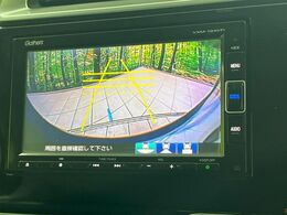 【バックカメラ】駐車時に後方がリアルタイム映像で確認できます。大型商業施設や立体駐車場での駐車時や、夜間のバック時に大活躍！運転スキルに関わらず、今や必須となった装備のひとつです！