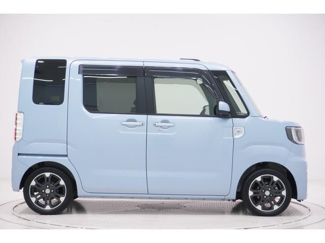 県内13店舗にて常時500台以上ダイハツ車を展示中です。見て、触って、納得のいく一台をぜひ見つけてください。