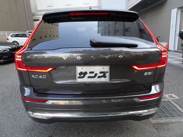 少しでもお値段で還元出来る様少人数で運営致しておりますので、ご来店前にお電話頂けると幸いです。