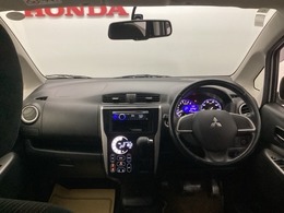 フロントガラスが大きく、ワイドな視界で運転もしやすくなるように設定されています。