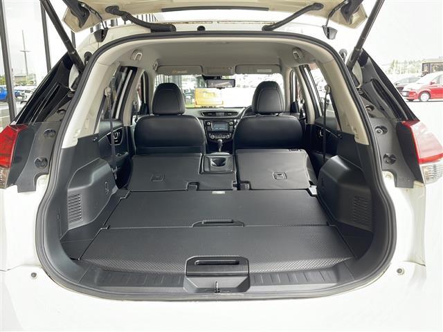 【シートアレンジ】乗せる人数、荷物によってシートアレンジは自由自在です！軽い力でシートを動かせます。開口部は低く、重い荷物もラクに積み下ろしできます。