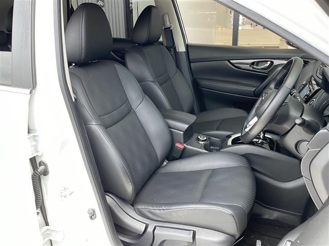 【運転席】座り心地が良いシートなので長時間の運転でも快適にお過ごしいただけます。新品のフロアマットのご注文も可能です。掲載箇所以外にご希望の写真がございましたらお気軽にお問い合わせ下さい。