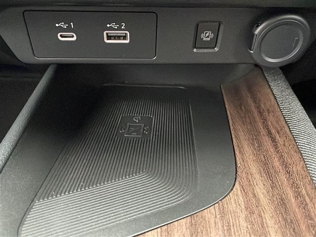 【フロアマット】車内を綺麗に保つのには必須のアイテムです。当店ではフカフカな新品マットも絶賛取り扱い中！ぜひご相談くださいませ。