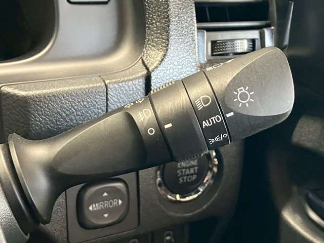 【オートライト】オートライトのメリットは付け忘れや消し忘れが無くなることです。屋内駐車場やトンネルに入ったとき、特に実感できます。