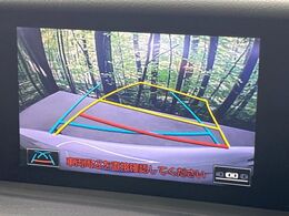 【バックカメラ】駐車時に後方がリアルタイム映像で確認できます。大型商業施設や立体駐車場での駐車時や、夜間のバック時に大活躍！運転スキルに関わらず、今や必須となった装備のひとつです！