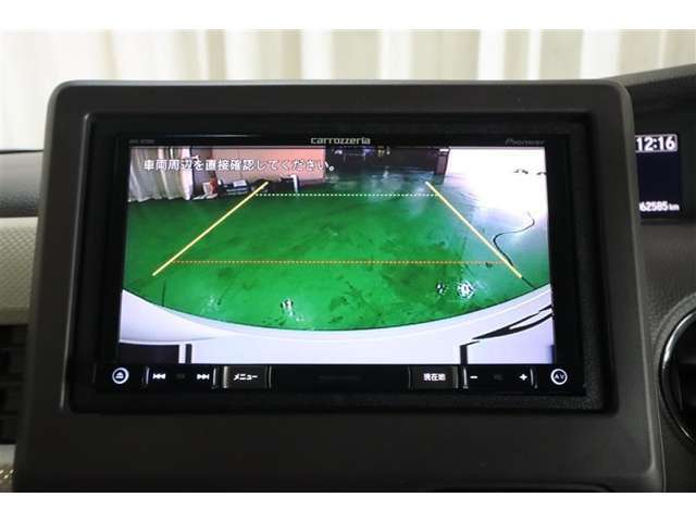 ガイドラインで車両間隔をつかみやすくなっています。バック時に見ずらい場所や狭い駐車場で便利です♪