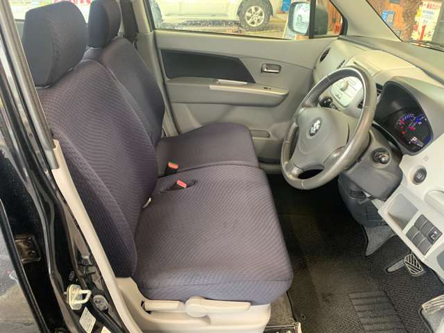ワゴンRは車内が広々しているのでゆったりお乗り頂けます。