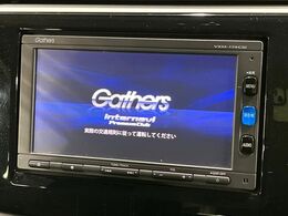 【純正ナビ】人気の純正ナビを装備しております。ナビの使いやすさはもちろん、オーディオ機能も充実！キャンプや旅行はもちろん、通勤や買い物など普段のドライブも楽しくなるはず♪