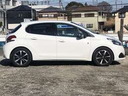 弊社では全車両の事前点検整備を実施しております。新車保証を継承しましてのご納車となります。