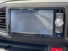 【バックカメラ】駐車時に後方がリアルタイム映像で確認できます。大型商業施設や立体駐車場での駐車時や、夜間のバック時に大活躍！運転スキルに関わらず、今や必須となった装備のひとつです！