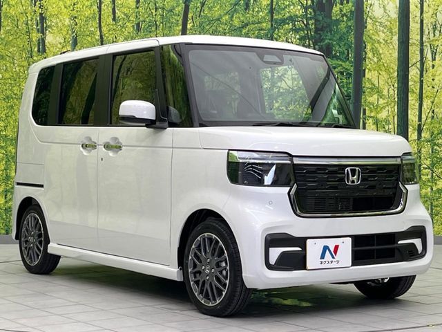 大好評のボディコーティング「弾スプラッシュコート」もご納車までに施工可能。通常のガラスコートと異なる、耐久年数6年の無機質ガラスコーティングが、ボディをキレイな状態に保ってくれます。
