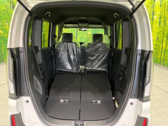 普段のお買い物や通勤、送迎等に十分な荷室スペースを確保しております。セカンドシートを倒すと、大きな荷物の積載も可能です♪