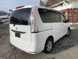 平成23年　日産　セレナ　4WD！！