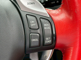 【クルーズコントロール】 快適な高速クルージングを可能にする「クルーズコントロール」。