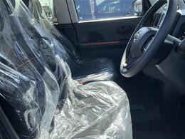 【運転席】座り心地が良いシートなので長時間の運転でも快適にお過ごしいただけます。新品のフロアマットのご注文も可能です。掲載箇所以外にご希望の写真がございましたらお気軽にお問い合わせ下さい。