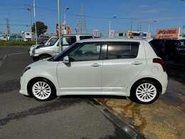 日本全国納車が可能です。遠方のお客様でも、陸送のご相談や納車までの流れ・購入方法（各種ローンなど）を詳しくご説明致します。お気軽にお問い合わせ下さい