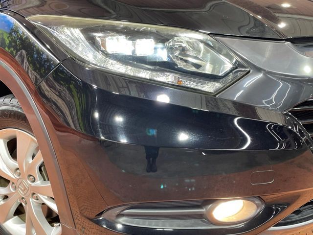 【LEDヘッドライト】悪天候や夜間走行時も良好な視界を確保し安心して運転できる高輝度LEDヘッドライトを装備！点灯速度が早く、消費電力も抑えられています。