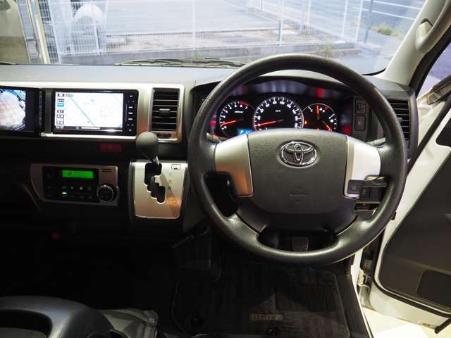 ステアリングのスレも少なく状態良好です。