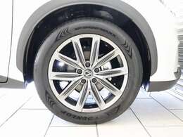 ダークプレミアムメタリック塗装の純正18インチアルミホイールです☆