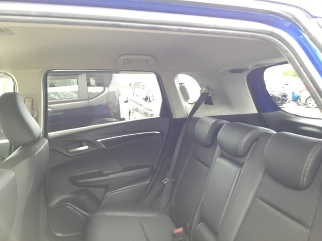 分割可倒式リヤシートです。さまざまなシーンにあわせてシートアレンジが可能です。