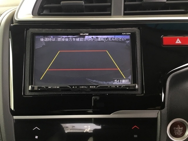 バックモニター付きで、車庫入れやバック時の後方確認をサポート。