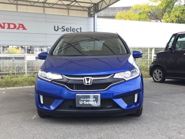 お客様に安全で快適なカーライフをお送りいただくために、中古車にも高いレベルの品質基準を設け、その基準に従って、全ての中古車について納車前整備を実施しています。