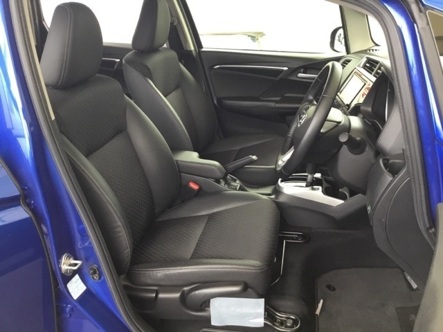 シート表皮は専用のクリーナーできれいにクリーニングしていて清潔です。