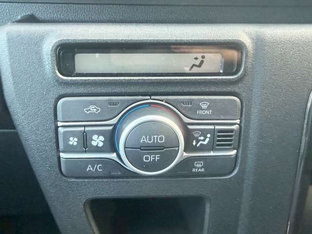 弊社ではインターネットでの遠方販売に自信があります。店頭でのご納車であれば、お車を持ち込まずに名義変更等のお手続きが出来ますので、ご近所の販売会社で購入する場合と変わらぬ諸経費にてご購入可能です♪