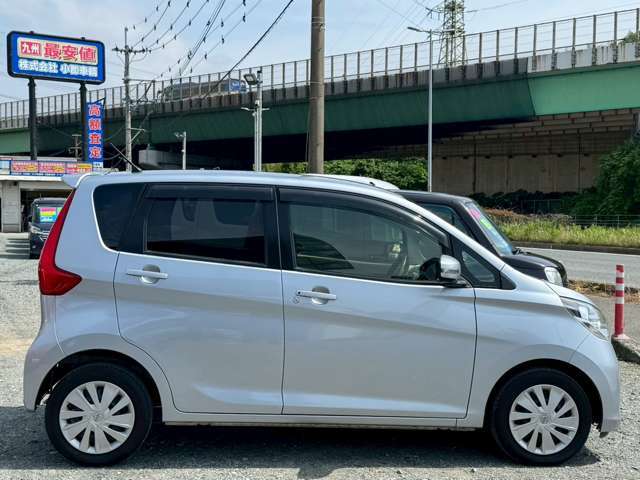 横から☆当店は全国販売、納車（店頭契約）を自信もって行っております。お車を自社便もしくは提携陸送会社にてご自宅までお届けします。納車場所を教えて頂ければ陸送費及び他府県登録費用をお見積りいたします☆