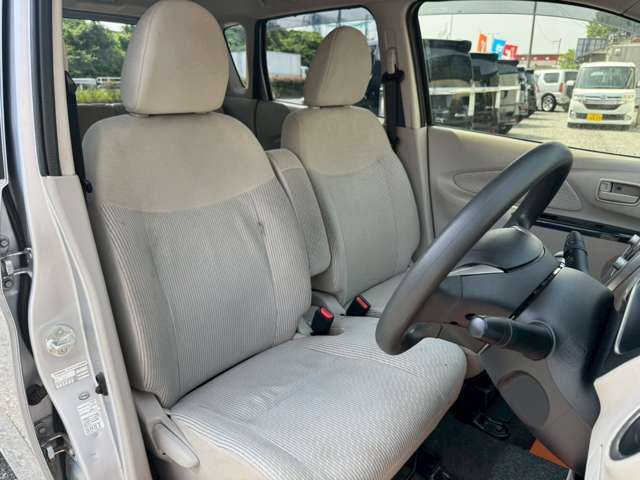 運転席廻りです☆小郡車輌ってどんなお店なの？！ってかたは口コミをチェックしてみてください☆当社ユーザー様より生のお言葉を掲載させて頂いております☆お店選びのお手伝いになれば幸いです！