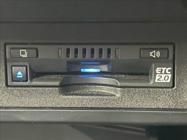 【ビルトインETC】で高速道路もスムーズに乗り降り可能で、ご納車直後からの遠距離ドライブも可能です。