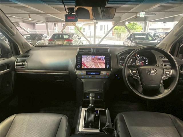 アイポイントが高く見晴らしの良い運転席です！