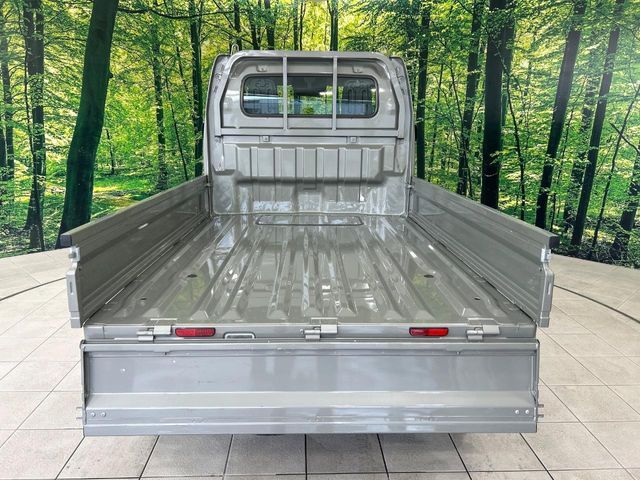 積み下ろしのしやすいデッキにはたっぷりと荷物を積み込んでいただけます。遊びから仕事まで、様々なシーンで頼れます♪