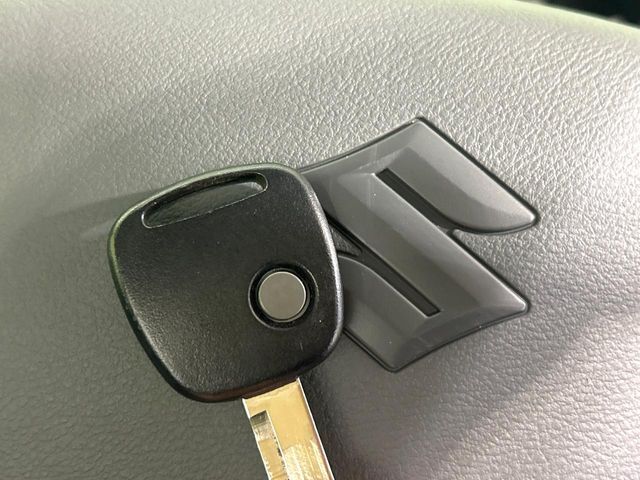 【キーレス】少し離れた場所からでもボタン一つでドアの開錠・施錠ができるのでとっても便利！ドアの鍵穴周りに傷をつけることもありません♪
