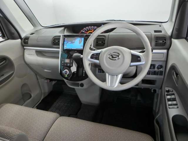 スタイリッシュなインストルメントパネルは操作性も良く、ドライブが楽しくなります。