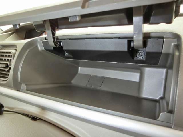 大容量なフロントコンソール、しっかり片付いて室内スッキリ。
