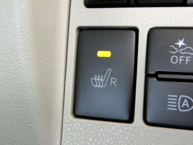 シートヒーターがついてます。冬の乗り始めでも、シートがポカポカして、とっても暖かくて快適！！