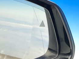 ●ブラインドアシストセンサー：視角からの車を感知し、ドライバーが車線変更を行う際に、警告音と共に注意を促してくれる安全支援機能です！