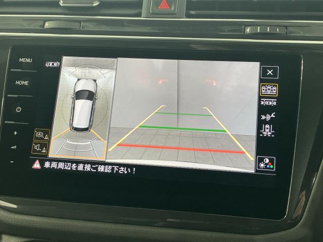 ギアをリバースに入れると車両後方の映像を映し出します。画面にはガイドラインが表示され、車庫入れや縦列駐車などの際に安全確認をサポートします。