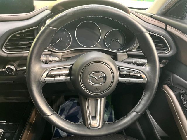 【純正革巻きステアリング】上質な革を使用することで、手にしっかり馴染みとても運転しやすいハンドルです♪