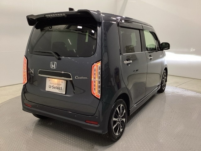 スポーティー＆スタイリッシュな、大型テールゲートスポイラー